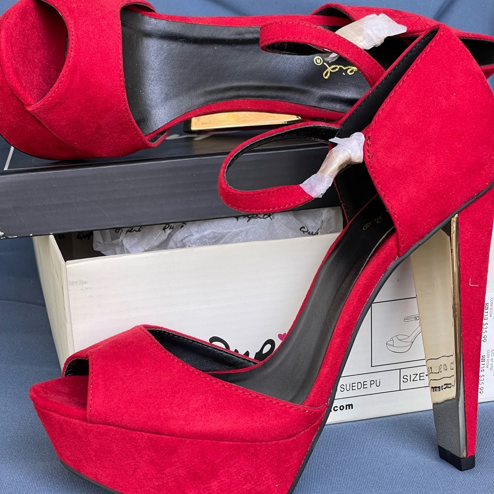Christmas Red gold accents inside of heels Brand new still in box